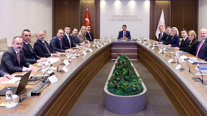 Çevre, Şehircilik ve İklim Değişikliği Bakanı Kurum, İzmir Heyetiyle Görüştü