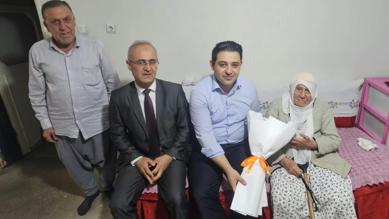 Eğil Kaymakamı Murat Çürük'ten Dünya Yaşlılar Günü'nde Ev Ziyaretleri