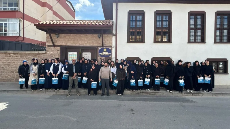 Karatay'da Teneffüs Buluşmaları ile Öğrenciler Yazarlarla Bir Araya Geliyor