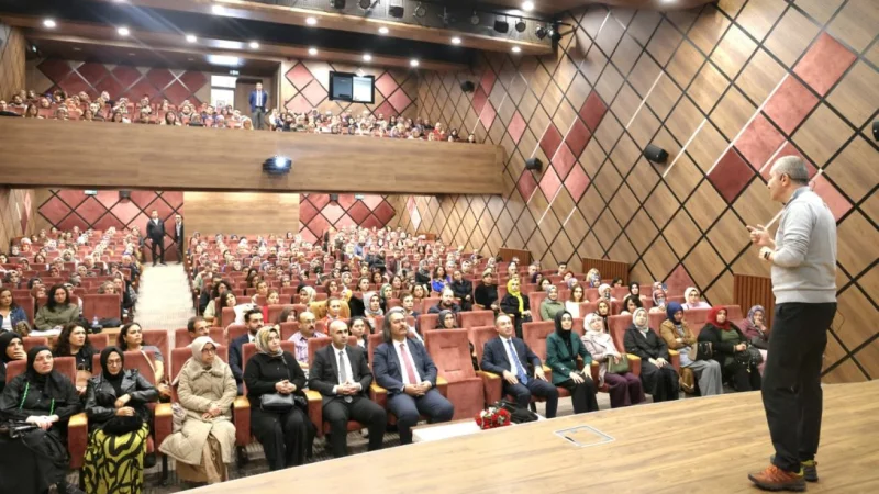 Kastamonu'da Velilere 'Dijital Çağda Ebeveynlik' Eğitimi