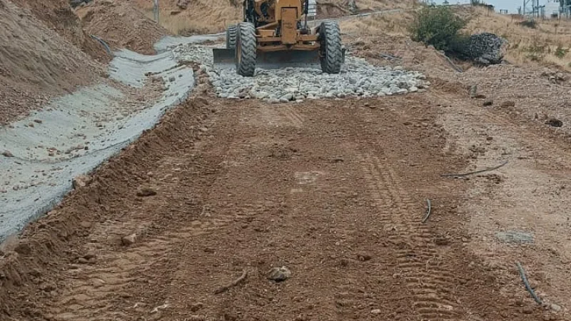 Kozluk'ta Kırsal Alanda Yol ve Altyapı Çalışmaları Devam Ediyor