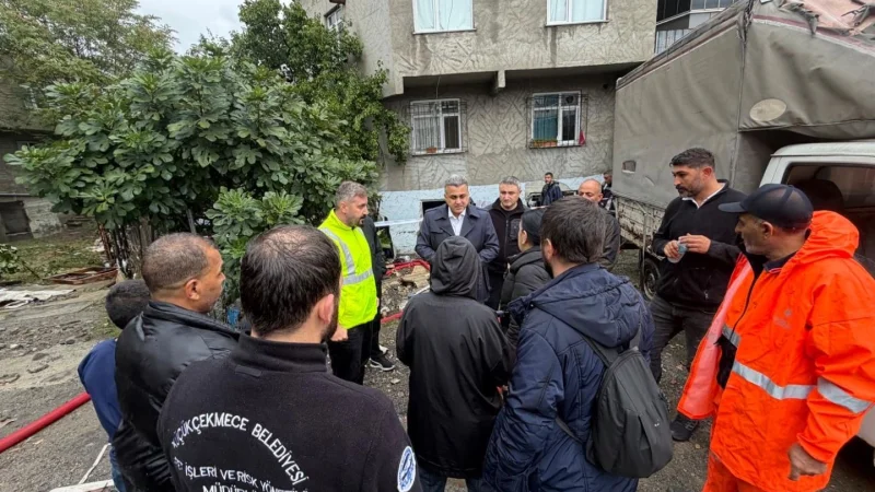 Küçükçekmece'de Sağanak Yağış Hasarları Yerinde İncelendi