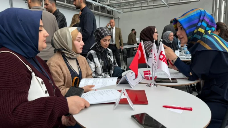 Malatya'da Gençler İstihdam Buluşmasında İşverenlerle Bir Araya Geldi