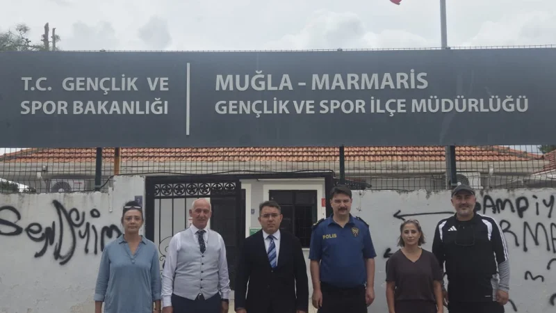 Marmaris İlçe Stadyumu'ndaki Yenileme Çalışmaları İncelendi