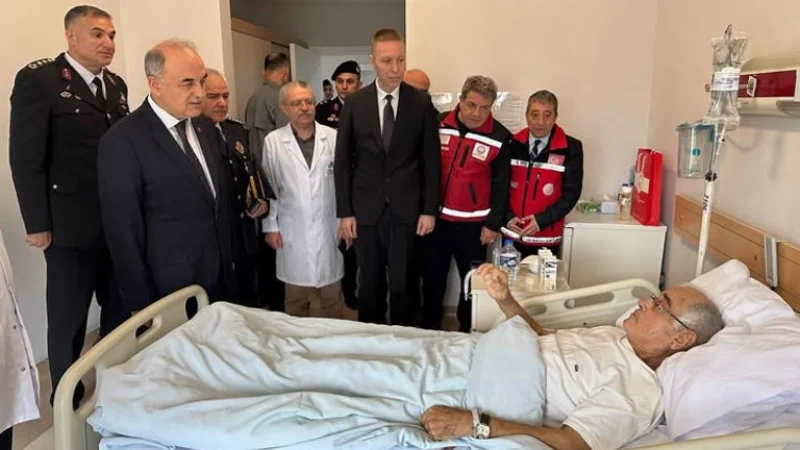 Ordu Valisi Muammer Erol'dan Hastanede Tedavi Gören Kıbrıs Gazisi Yıldız'a Ziyaret