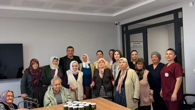 Ordu'da Huzurevi Sakinleri Kış Hazırlıklarını Geleneksel Yöntemlerle Yaptı