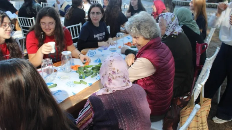Ordu'da Kuşaklararası Gönül Köprüsü: Huzurevi Sakinleri ve Öğrenciler Turşu Kurdu