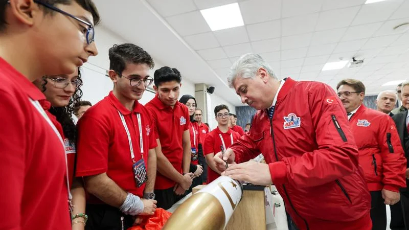 Sakarya'nın TEKNOFEST Başarısı Vali Doğan Tarafından Ödüllendirildi