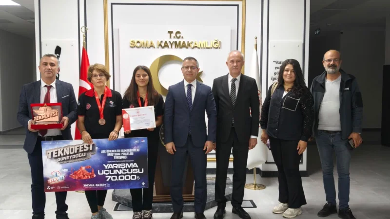 Soma Kaymakamı Dr. Ünal Koç, TÜBİTAK Üçüncüsü Öykü Vulkan'ı Kabul Etti