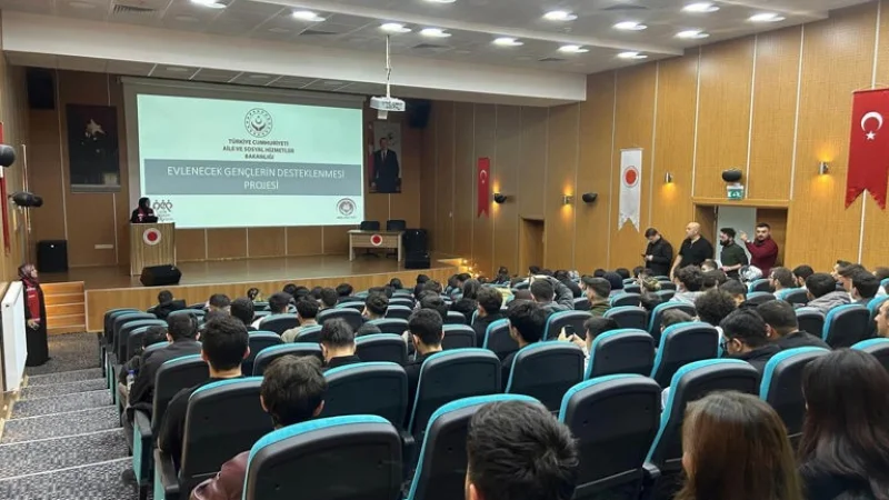 Yozgat'ta Gençlere 'Evlilik Öncesi Eğitim' Semineri