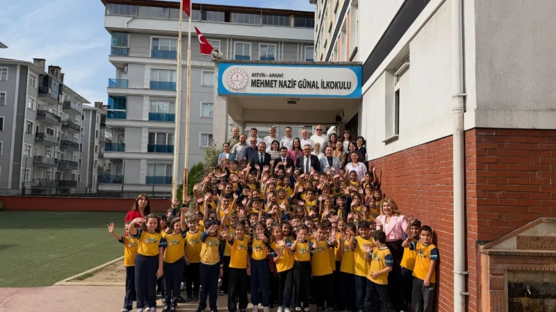 Arhavi Kaymakamı Güzel'den Okul Ziyaretleri