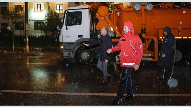 Ataşehir’de Yoğun Yağış Alarmı: Ekipler Sahada Çalışmalarını Sürdürüyor