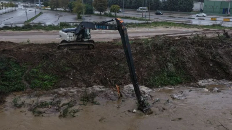 Bursa'da Kuvvetli Yağış Mesaisi: 645 Olaya Müdahale Edildi