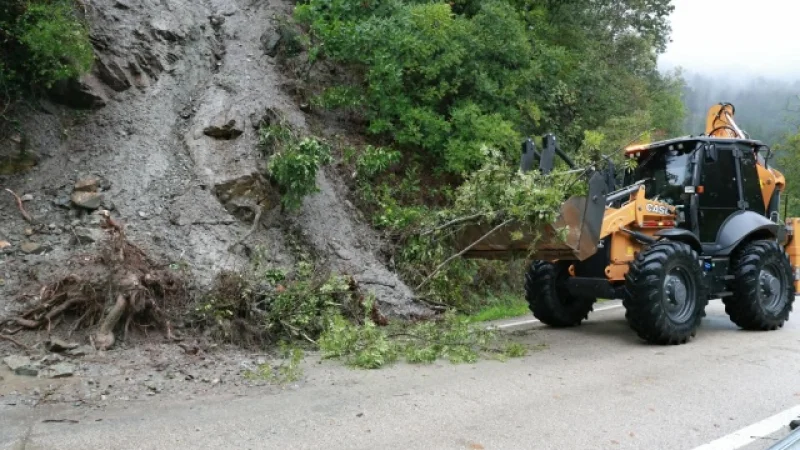 Bursa'da Toprak Kaymasına Hızlı Müdahale: Yol Güvenli Hale Getirildi