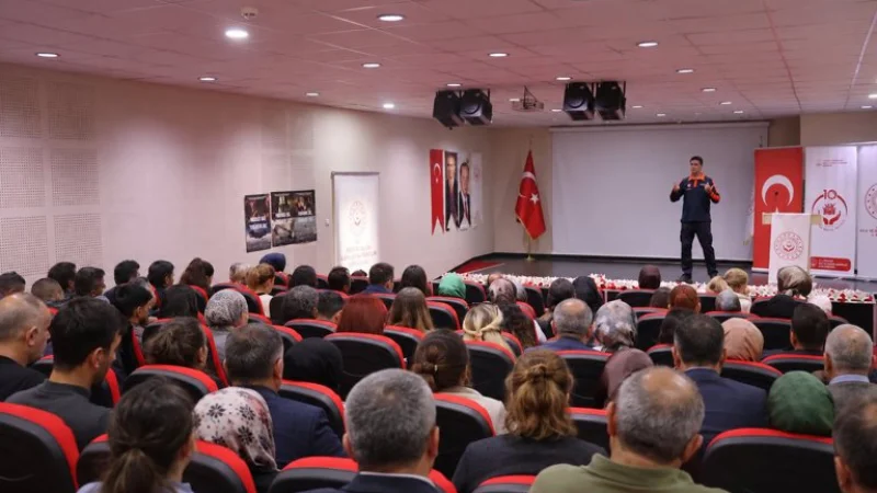 Erzurum Aile ve Sosyal Hizmetler İl Müdürlüğü'nde Deprem Eğitimi ve Tatbikatı