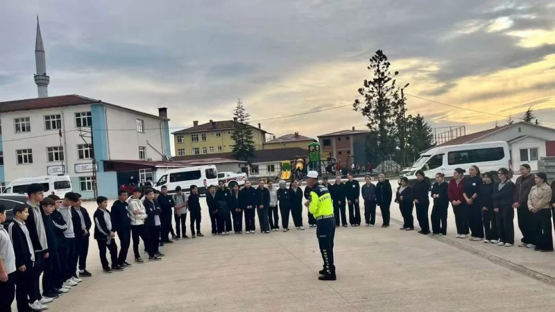 Kabataş'ta Öğrencilere Yönelik Trafik Güvenliği Semineri Düzenlendi