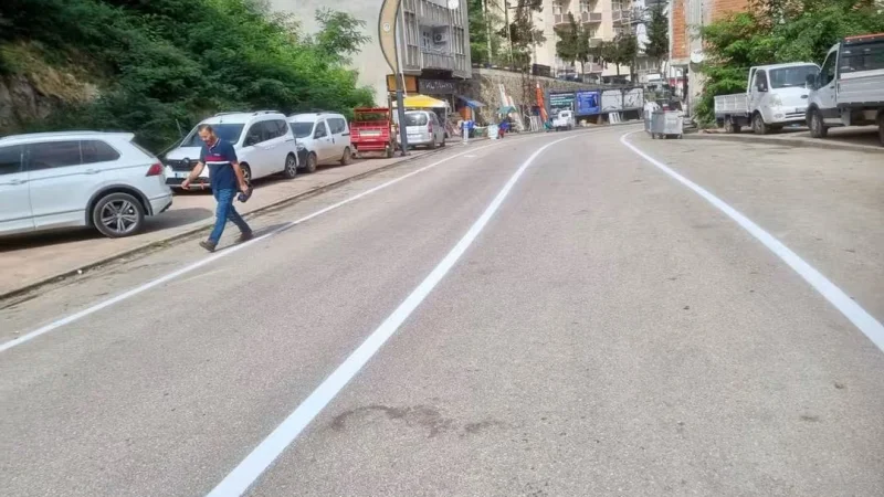 Kabataş'ta Trafik Güvenliğini Artıran Yol Çizgisi Çalışmaları Tamamlandı