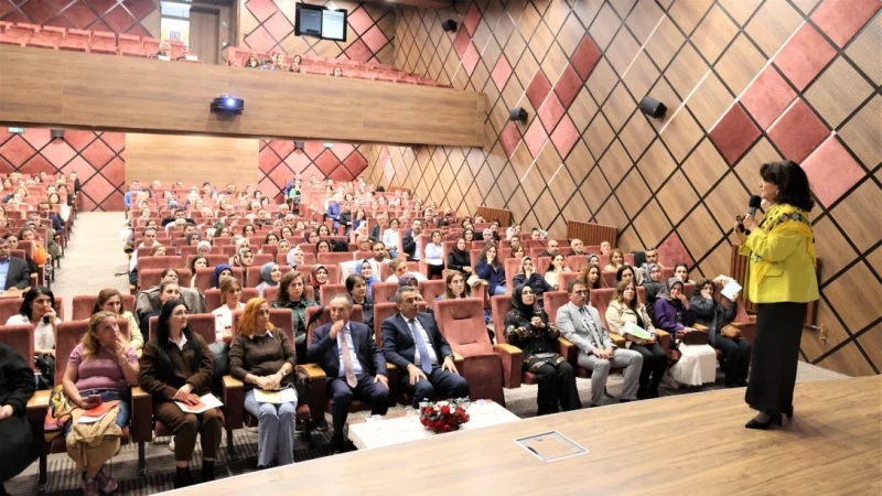 Kastamonu'da Öğretmenlere 'Maarifin Kalbinde Oyun' Eğitimi