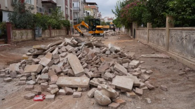 Kepez'de Altyapı Çalışmaları: Emek Mahallesi'nin Yolları ve Kaldırımları Yenileniyor