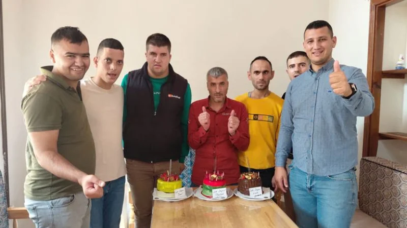 Kilis'te Engelsiz Yaşam Merkezi Sakinlerinin Doğum Günü Huzur Konağı'nda Kutlandı