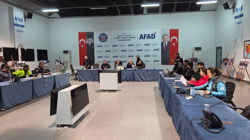 Kocaeli'de Şiddetli Yağış Alarmı: Vali Aktaş Kriz Merkezinde Koordinasyonu Sağladı