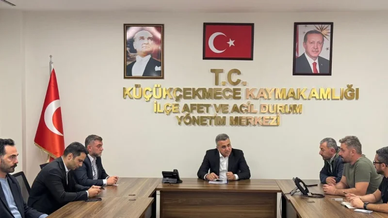 Küçükçekmece'de Yoğun Yağış Mesaisi: Çalışmalar AFAD Merkezinden Koordine Ediliyor
