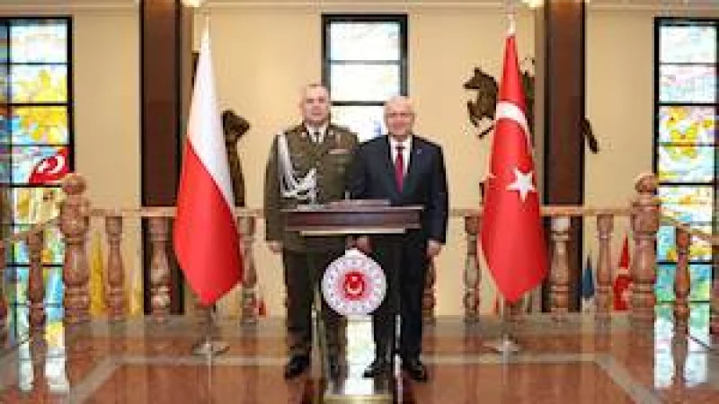 Millî Savunma Bakanı Yaşar Güler, Polonya Genelkurmay Başkanı Kukula'yı Kabul Etti