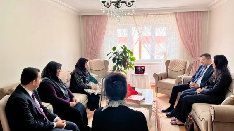 Niğde Valisi Akmeşe'den Şehit Annesine Ziyaret
