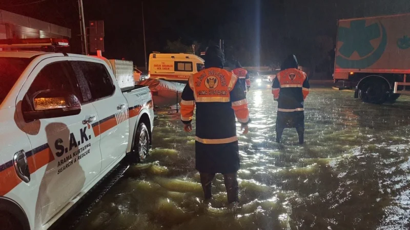 Silivri Arama Kurtarma Ekipleri Eyüpsultan'daki Su Baskınlarına Müdahale Ediyor