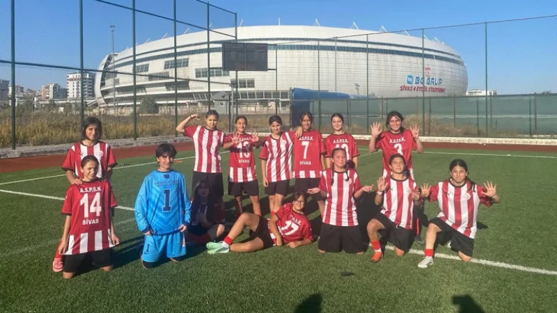 Sivas'ta U15 Kız Futbol Takımından Rakibine Karşı Farklı Galibiyet