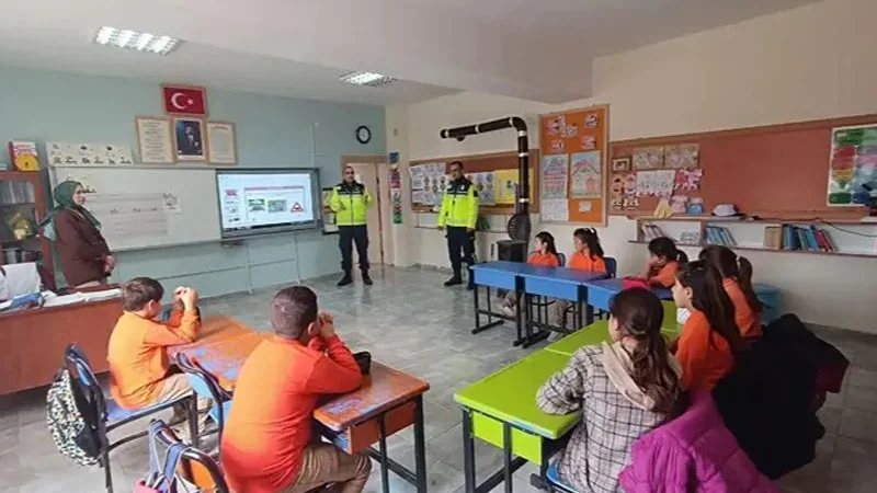 Tokat'ta Jandarmadan Okul Çevrelerinde Güvenlik Tedbirleri Artırıldı