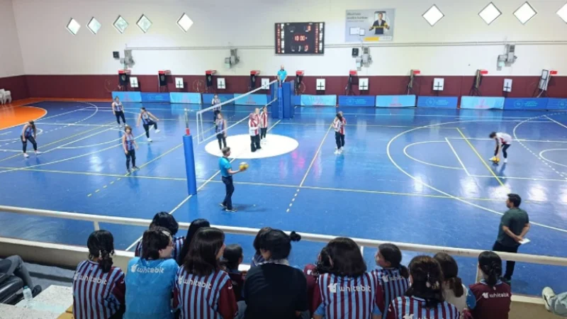 Trabzon'da Koruma Altındaki Çocuklar Voleybol Maçında Buluştu