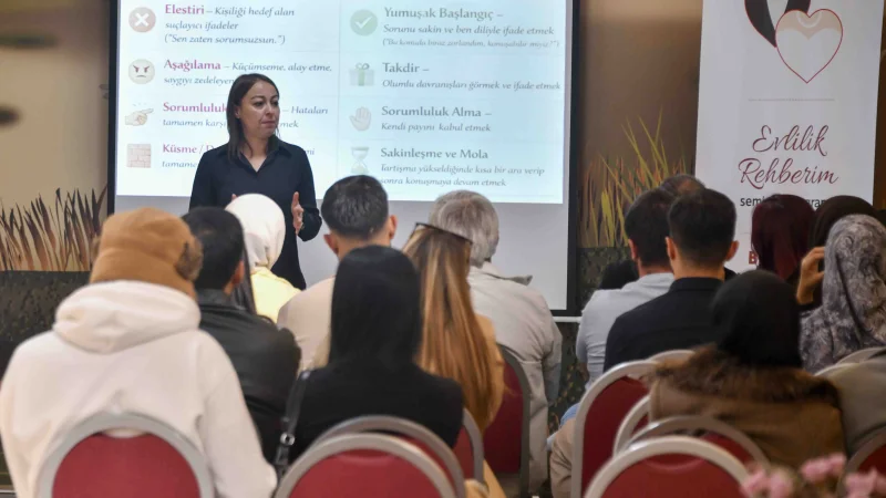Ankara'da Çiftlere Yönelik "Evlilik Rehberim" Seminerleri Sürüyor