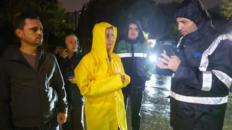 Bakırköy'de Yoğun Yağış Müdahalesi: 14 Vatandaş Tahliye Edildi