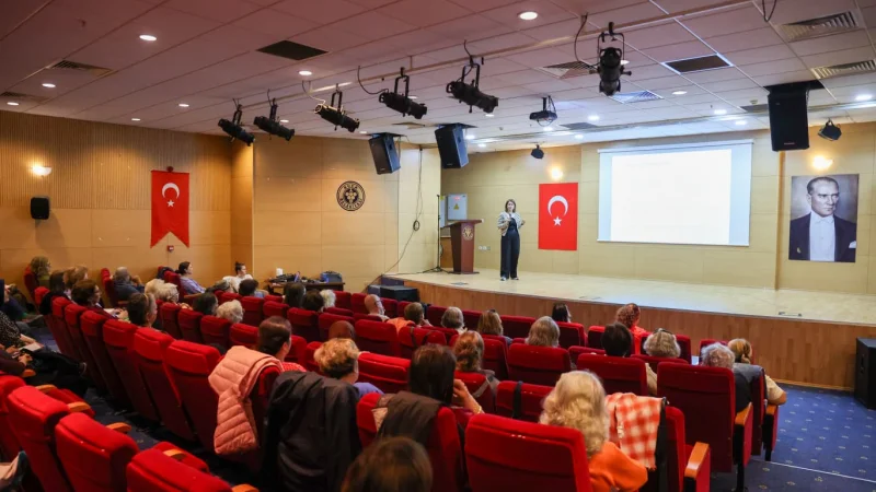 Buca'da 3. Yaş Üniversitesi'nde Eğitim Heyecanı Başladı