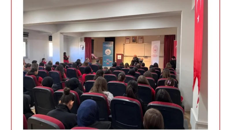 Düzce'de Öğrencilerle 'Vatan ve Kahramanlık' Söyleşisi