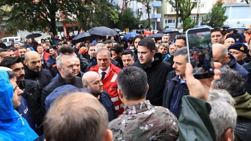 İstanbul'da Sağanak Yağış Sonrası İnceleme: Bakanlar ve İBB Başkanvekili Aslan Sarıyer'de