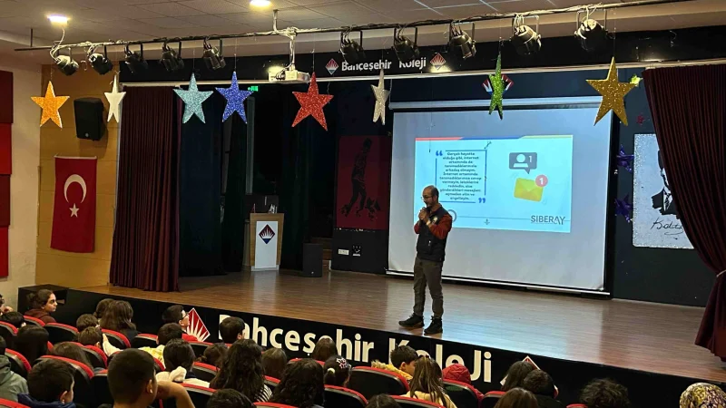 Kars'ta Öğrencilere Siber Zorbalık ve Teknoloji Bağımlılığı Semineri
