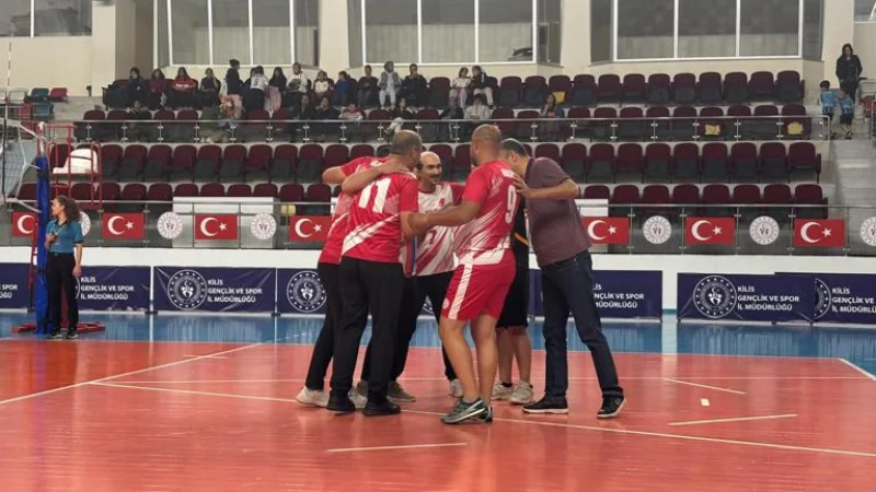 Kilis'te Kurumlar Arası Dostluk Maçı: Valilik ile Aile ve Sosyal Hizmetler İl Müdürlüğü Karşılaştı