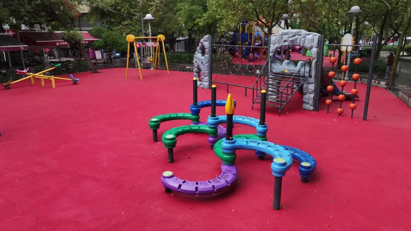 Manisa'da Parklar ve Sosyal Alanlar Yenileniyor