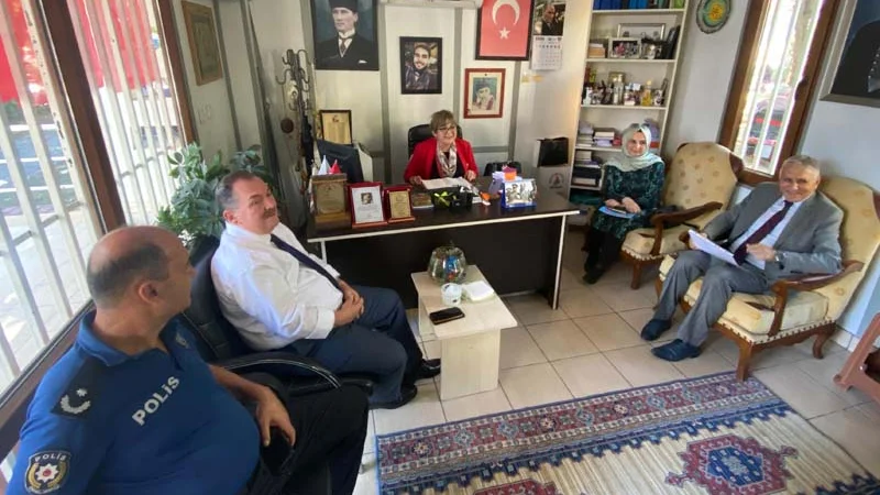 Muratpaşa'da Üçgen Mahallesi Halk ve Güvenlik Toplantısı Gerçekleştirildi