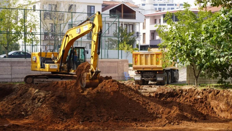Orhangazi'de Arapzade Mahallesi Gençlik Merkezi İçin İlk Kazma Vuruldu