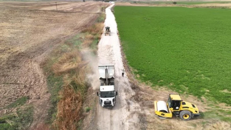 Şanlıurfa Karaköprü'de 11 Kilometrelik Yol Sathi Asfalta Hazırlanıyor