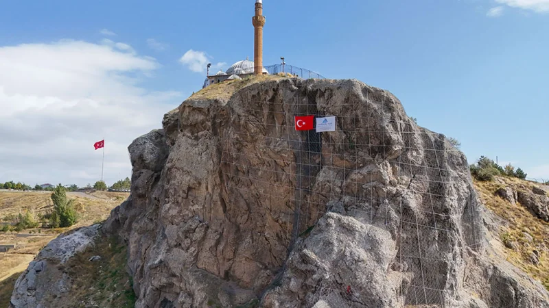 Sivas'ta Yukarı Tekke Kayalıkları İçin Güvenlik Çalışmaları Tamamlandı