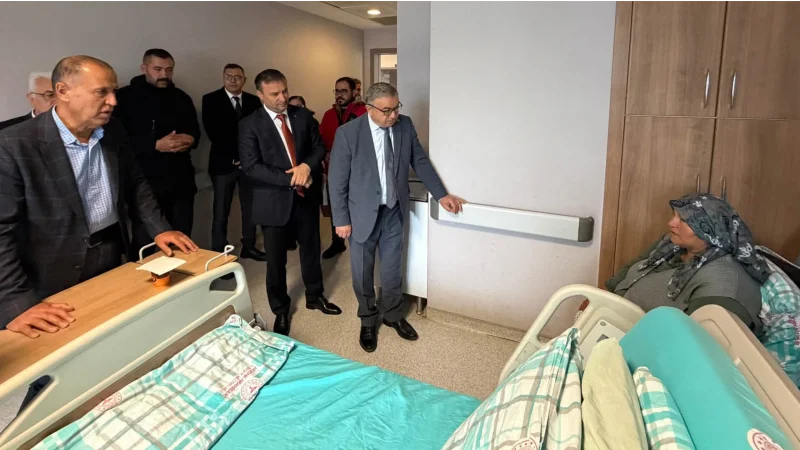 Şuhut'taki Midibüs Kazasında Yaralananlar Hastanede Ziyaret Edildi