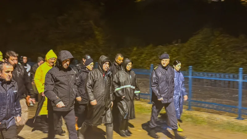 Zonguldak Valisi Hacıbektaşoğlu'ndan Sel Bölgesinde İnceleme