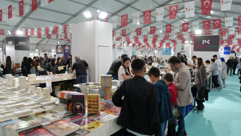 Kahramanmaraş Uluslararası Kitap Fuarı İkinci Gününde Yoğun İlgi Gördü