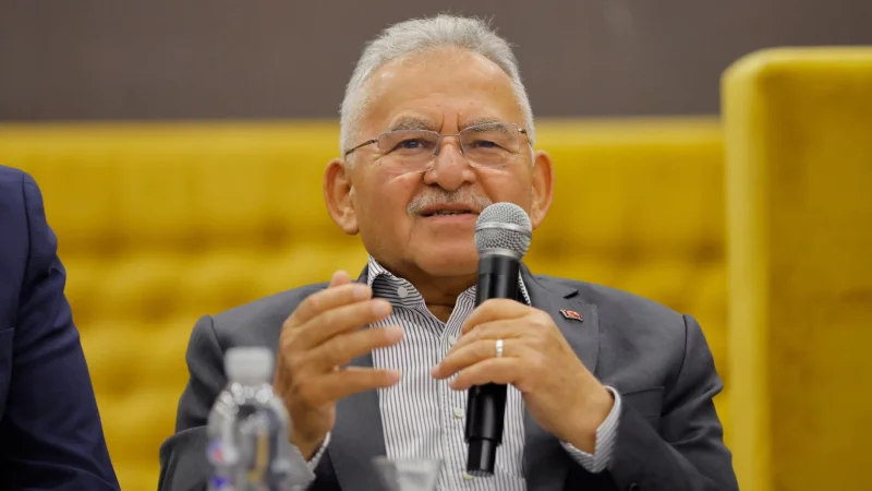 Kayseri'de Tıp Öğrencileriyle Bir Araya Gelen Başkan Büyükkılıç Deneyimlerini Paylaştı