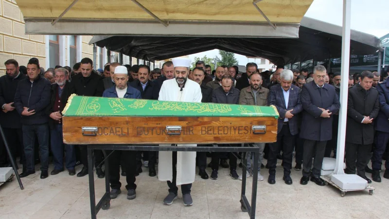 Kocaeli Valisi İlhami Aktaş, Sel Felaketinde Hayatını Kaybeden Vatandaşın Cenaze Törenine Katıldı