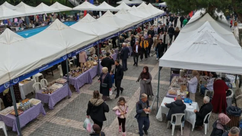 Bursa'da 'Meydan Kadınların' Dayanışma Pazarı 21. Kez Kapılarını Açtı